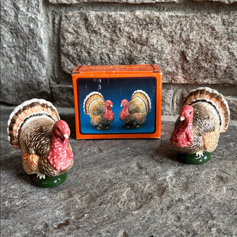 Thanksgiving Turkey Salt & Pepper Shakers- Ceramic Hand Painted Original Box EUC